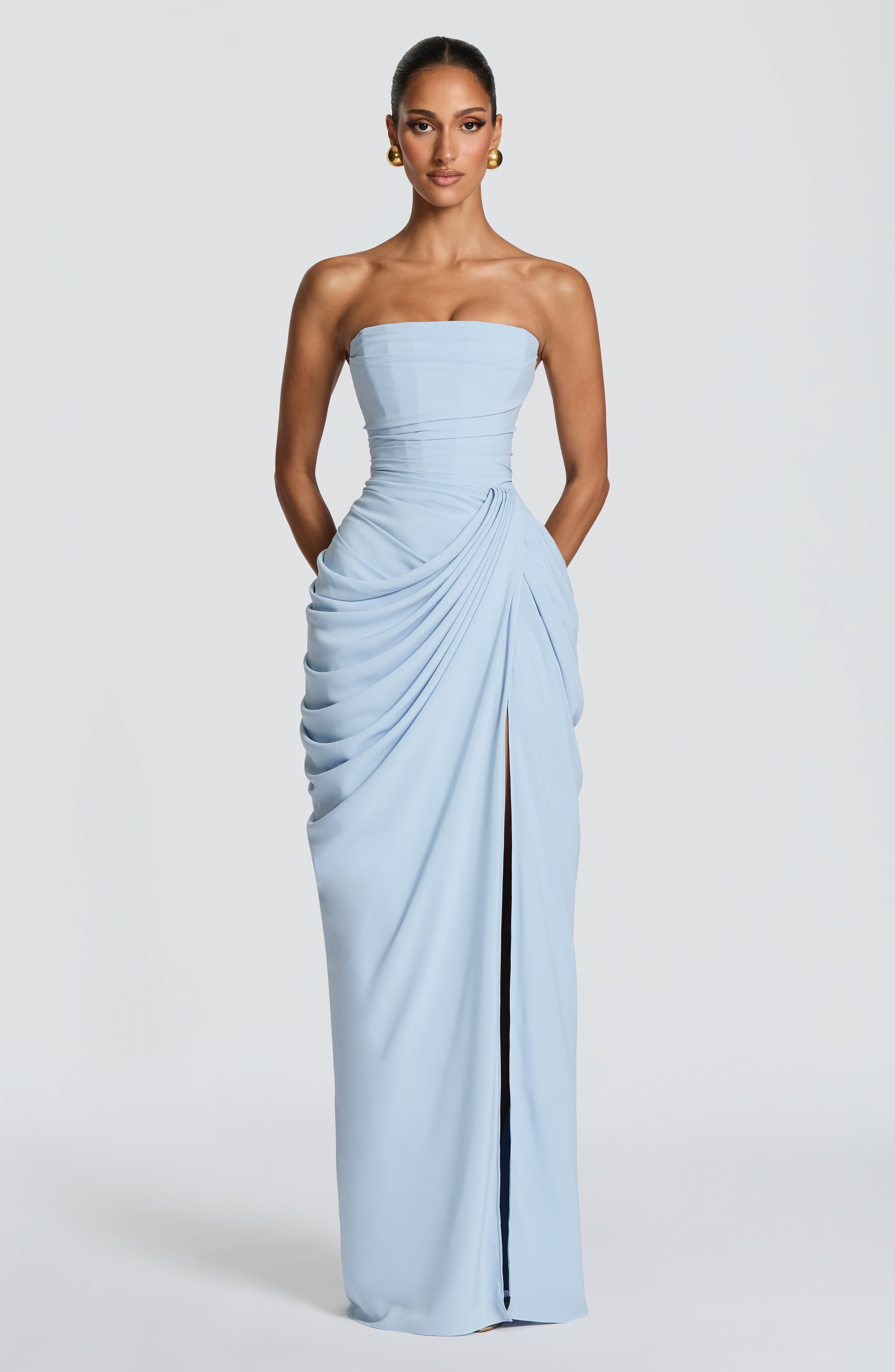 Liora | Elegantes Trägerloses Maxikleid mit Asymmetrischem Design 1