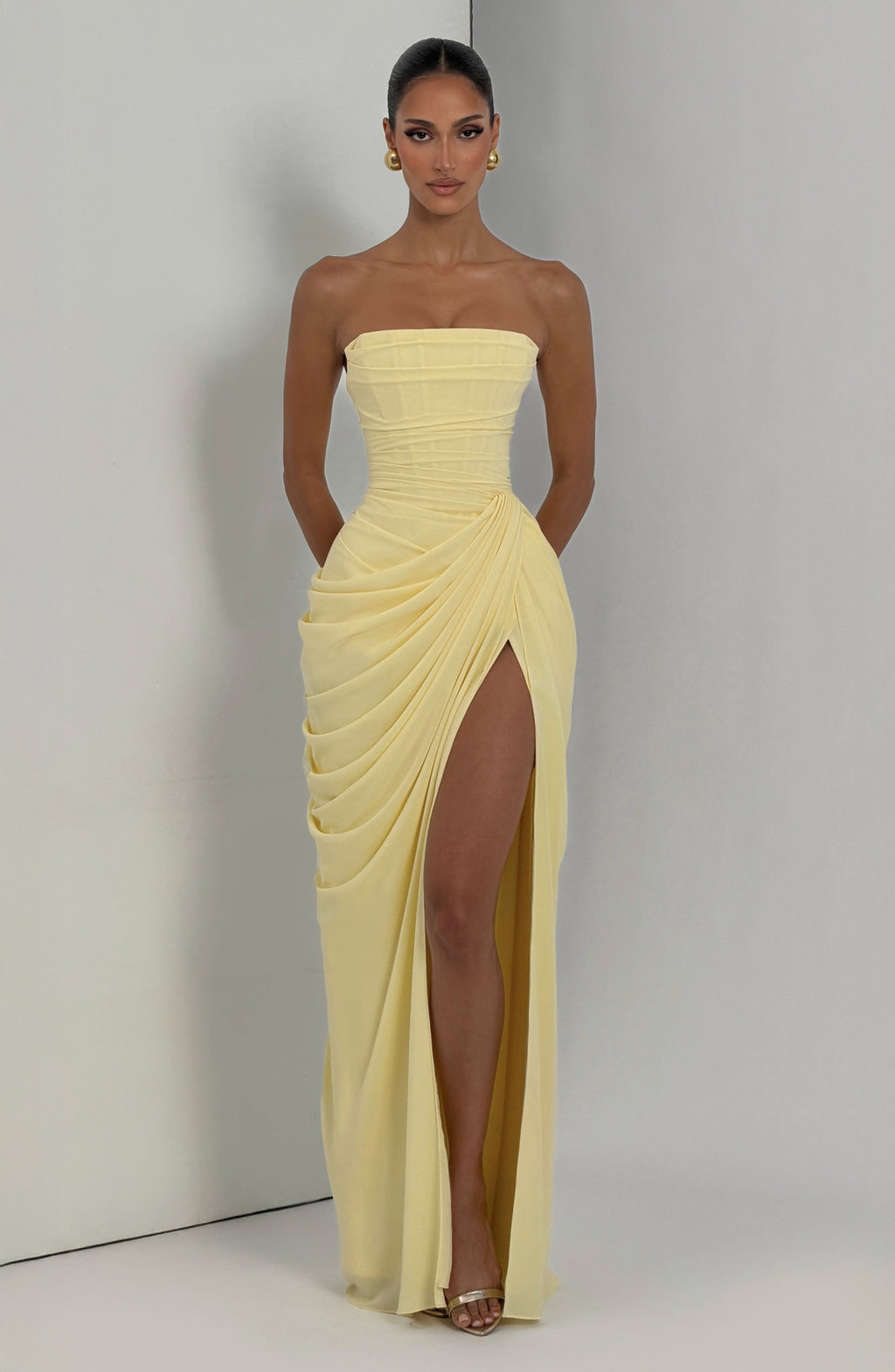 Julia | Stilvolles und glamouröses trägerloses Maxikleid